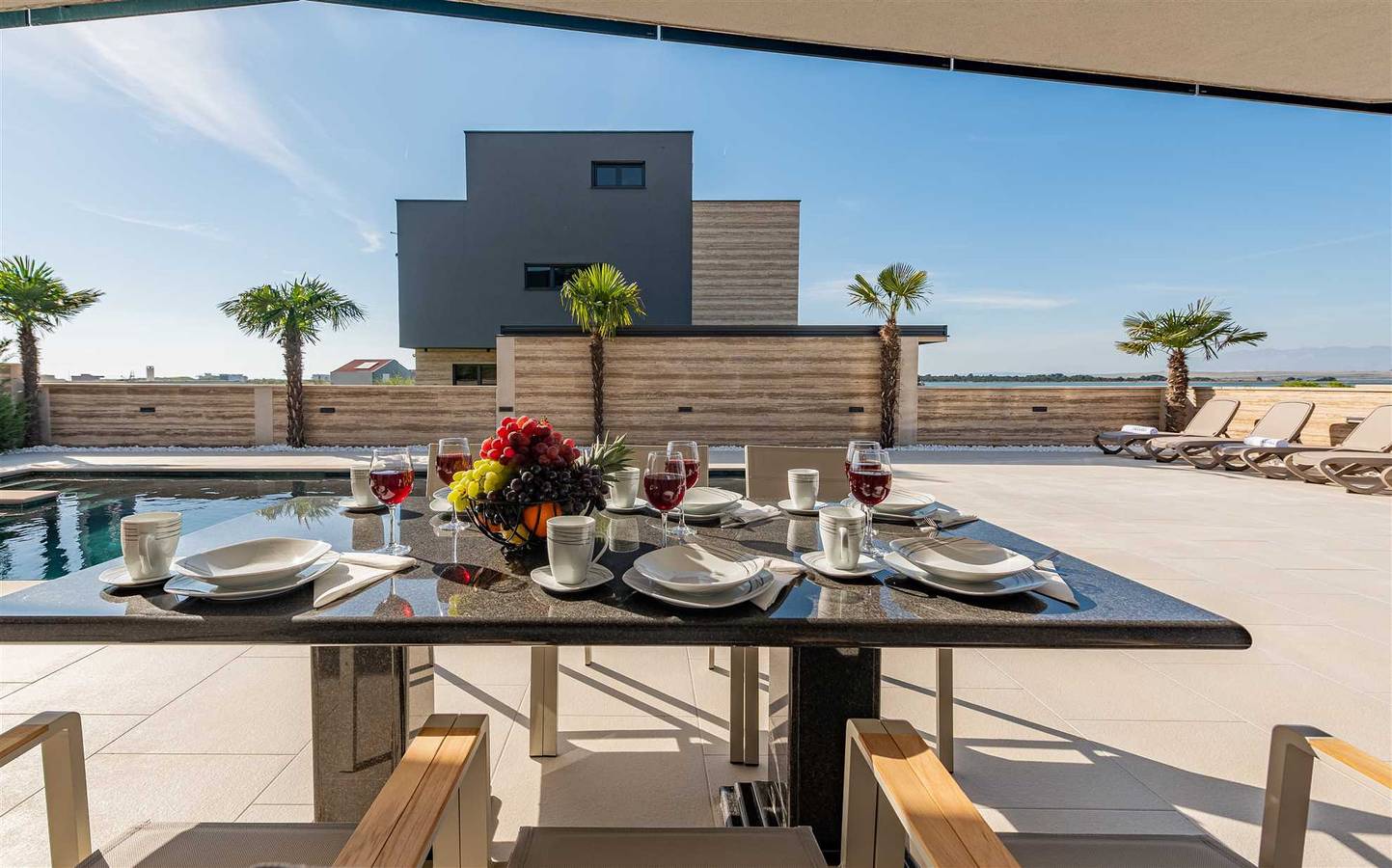 Luxorious villa with sea view and pool | For 10 persons | 100 m from the sea in Privlaka, Zadar