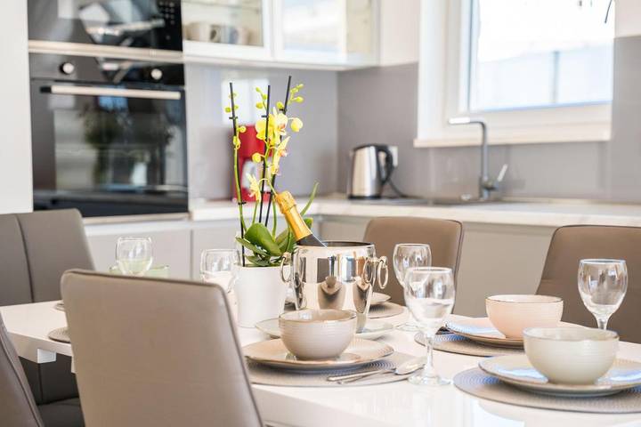 Villa pour 8 personnes, avec vue ainsi que piscine et terrasse à Tribunj - 3