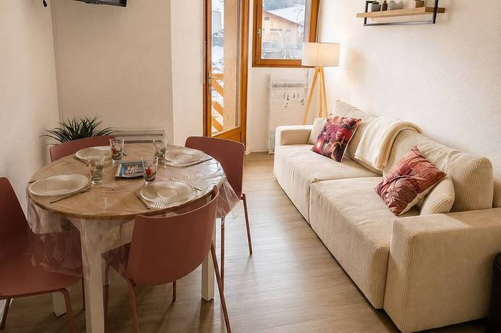 Appartement entier, Vue sur la montagne au cœur des pistes avec balcon, wifi et place de parking. in Mouthe-Lac et Mont d’Or, Métabief