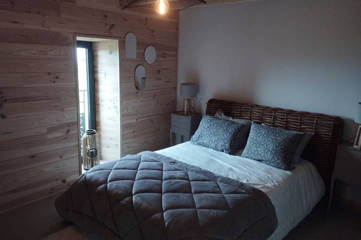 Location de vacances pour 6 personnes, avec Terrasse et Jardin à Lantriac - 2
