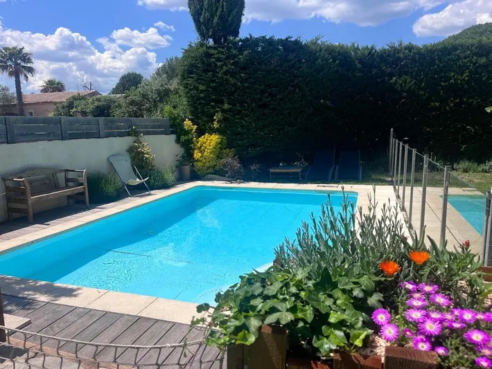 Chalet para 8 personas, con terraza además de piscina y jardín - 1