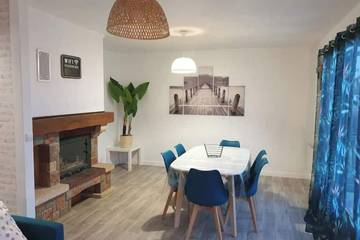 Gîte pour 4 personnes, avec piscine ainsi que jardin et balcon, animaux acceptés à Gurgy