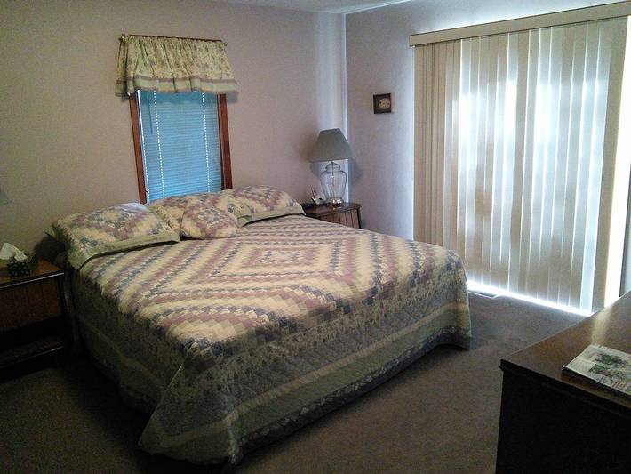 Vacation rental for 6 people, with terrace and yard in Smith Mountain Lake