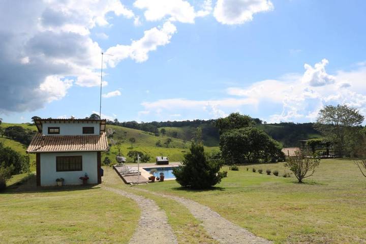 Chambre d’hôte pour 2 personnes, avec piscine et jacuzzi ainsi que balcon et jardin à Cunha