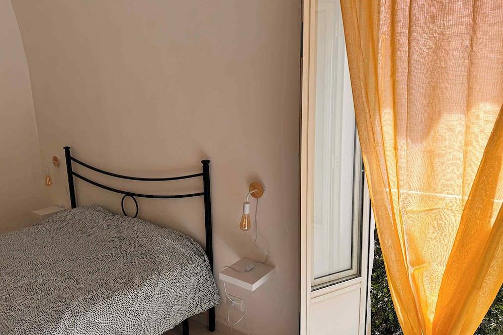 Alley 9 and 3 quarters: ground-floor building downtown in Gaeta, Latina Province
