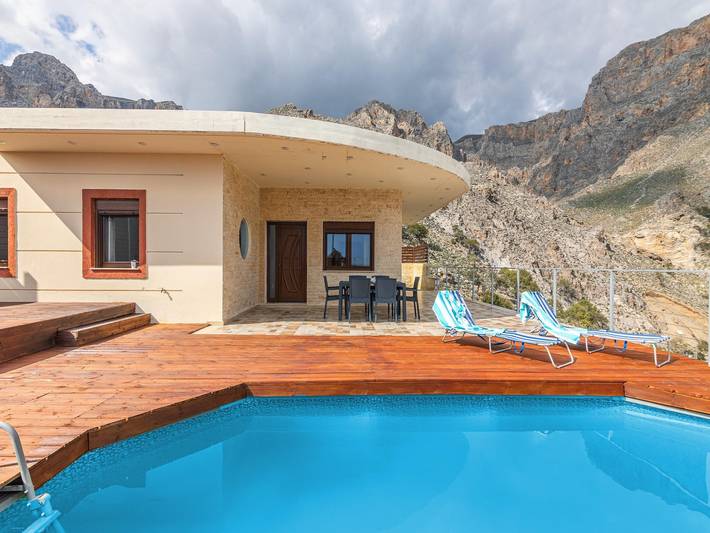 Ferienhaus für 6 Personen, mit Balkon und Garten sowie Pool, kinderfreundlich