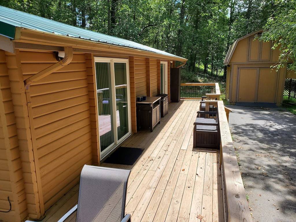 Luxuriöse Kabine am Beaver Lake mit riesigem Deck, privatem Bad & Bootsanleger in Beaver Lake