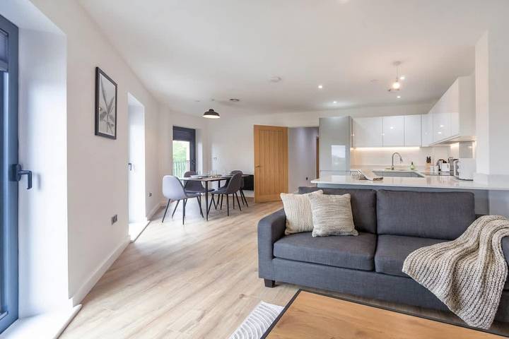 Apartamento entero, Central 2Br Ashford Flat with Fast Wi-Fi & Parking in Ashford, Región de Ashford