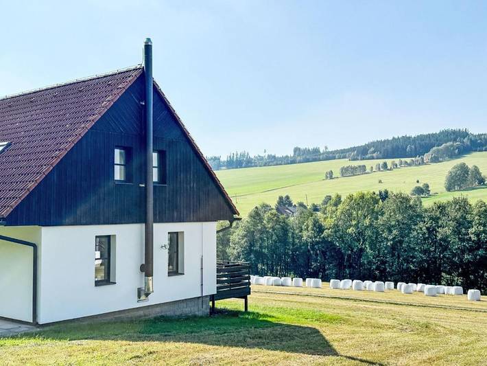 Ferienhaus für 6 Personen, mit Terrasse und Garten sowie Pool