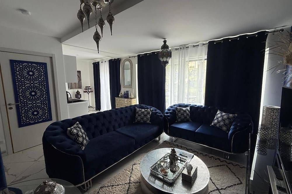 Riad Majorelle House With Jacuzzi Near Disney in Nanteuil-lès-Meaux, Sena y Marne