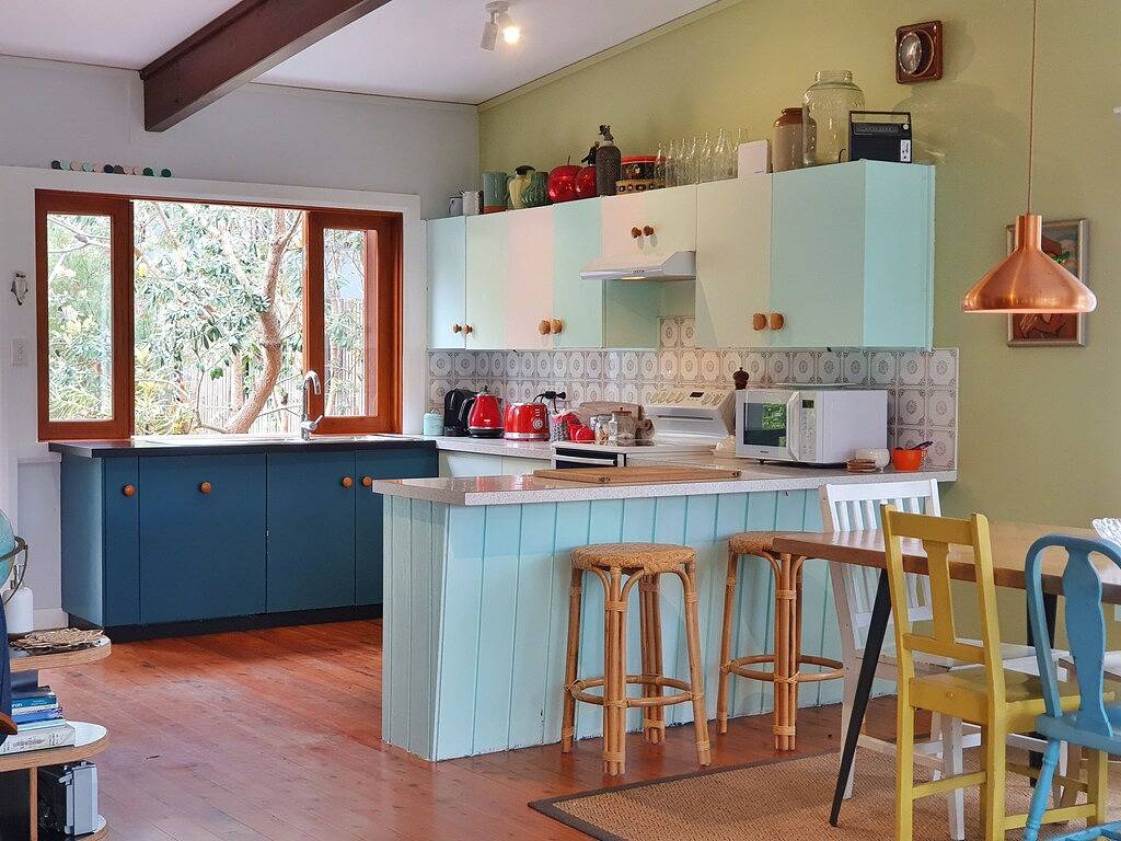 Designer Retro Beach Shack am Seeufer in Tabourie Lake, New South Wales