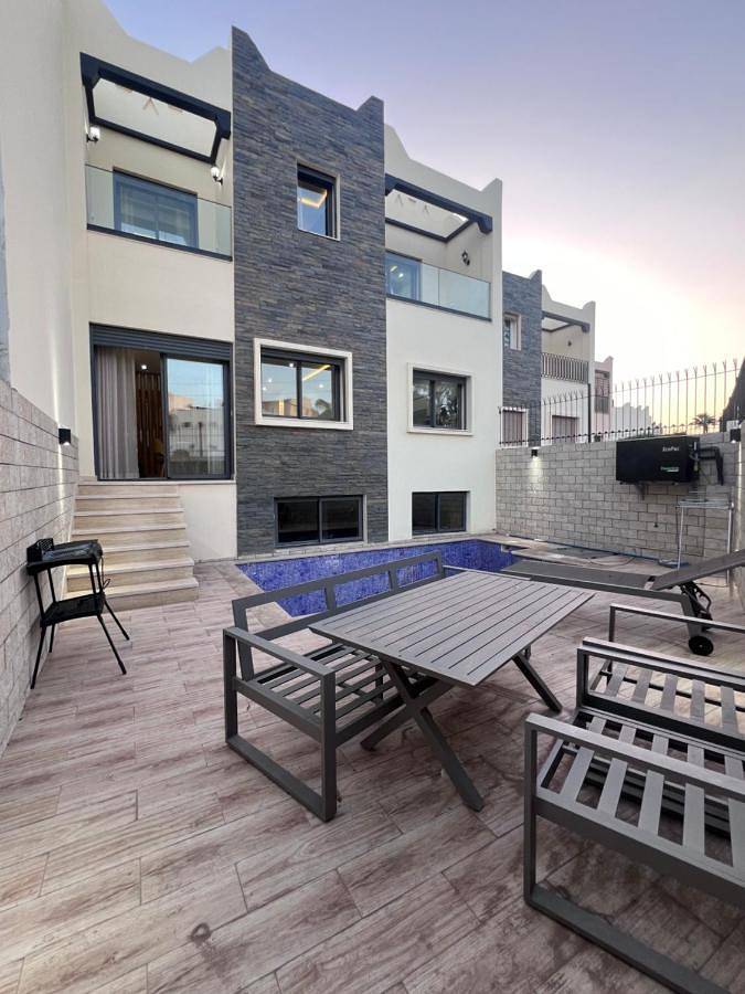 Villa pour 13 personnes, avec jardin et piscine