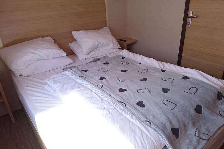 Camping pour 4 personnes, avec terrasse ainsi que piscine et jardin à Dinard - 4