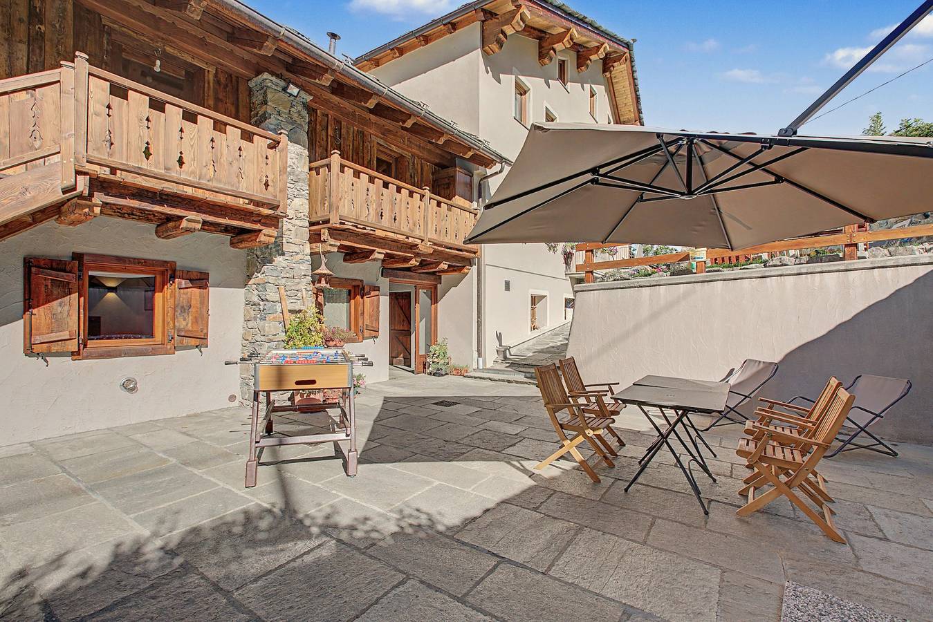 Entire apartment, Apartment 'Maison Erica - Ozein' with Mountain View and Private Outdoor Area in Ozein, Comune di Aymavilles