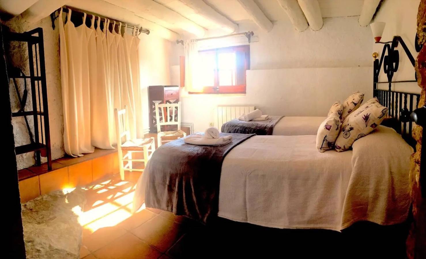 Appartement entier, Appartement "Casa Cueva De Piedra" avec vue sur les montagnes, piscine partagée et Wi-Fi in Castellterçol, Barcelone l'intérieur des terres
