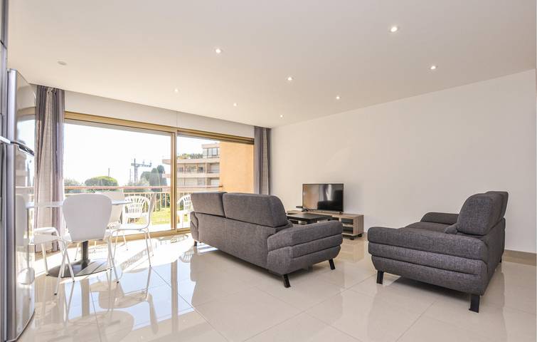 Apartamento vacacional entero, Apartamento junto a la playa con garaje y terraza in Cannes La Bocca, Cannes