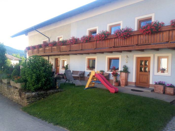 Bauernhof für 3 Personen, mit Balkon und Balkon/Terrasse in Lam