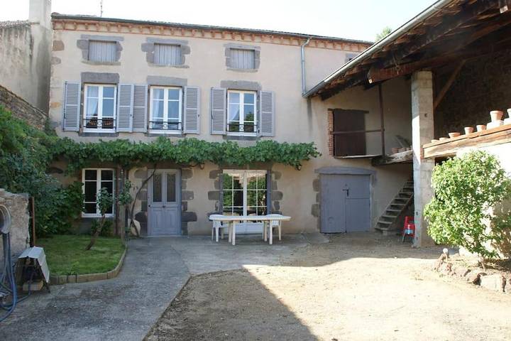 Location de vacances pour 14 personnes, avec Terrasse et Jardin à Fontannes