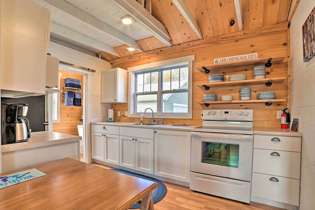 Cozy Cedarville Cottage - Walk to Lake Huron! in Mackinac County