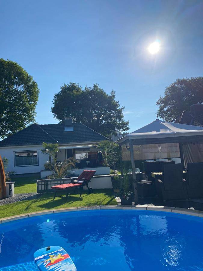 Luxuriöses Ferienhaus Anita mit Pool, Whirlpool und Sauna nahe Timmendorfer Strand, Travemünde und Lübeck in Sereetz, Ratekau
