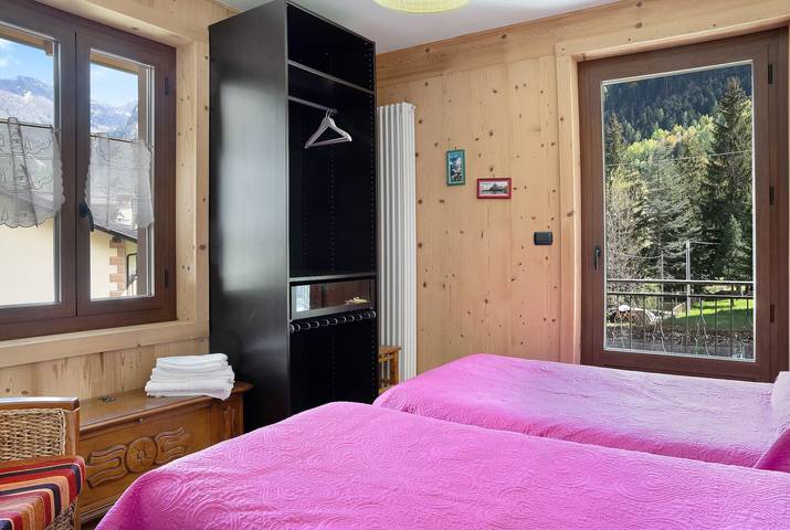 Appartement entier, Appartement 'Alta Valle Maira C' avec vue sur les montagnes, jardin partagé et Wi-Fi in Acceglio, Province de Coni