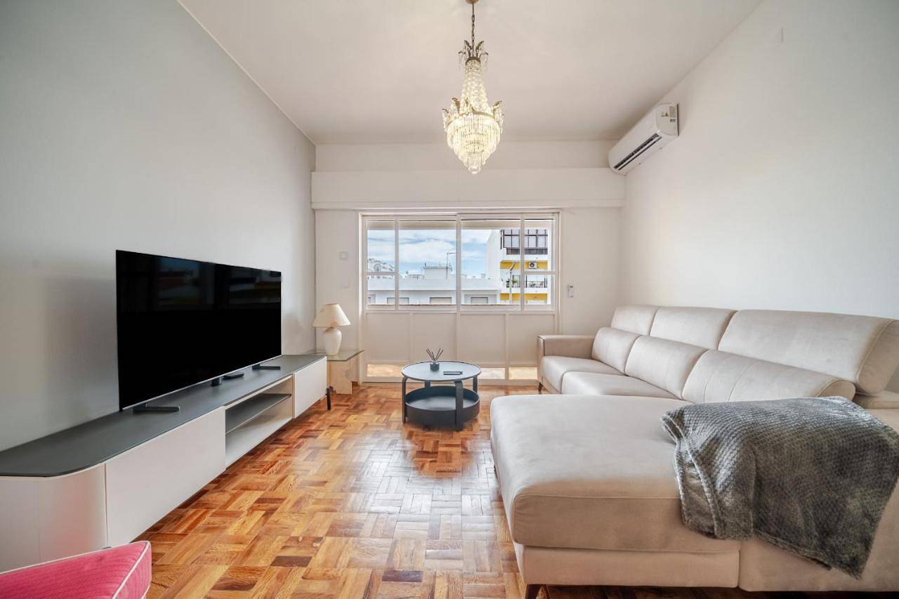 Dream House - Algarve Townhouse in Loulé by Mgm Stays in Loulé, Loulé (São Clemente)