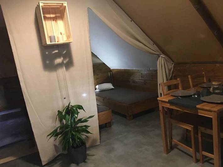 Tente pour 4 personnes, avec bassin pour enfant en Loire-Atlantique - 4