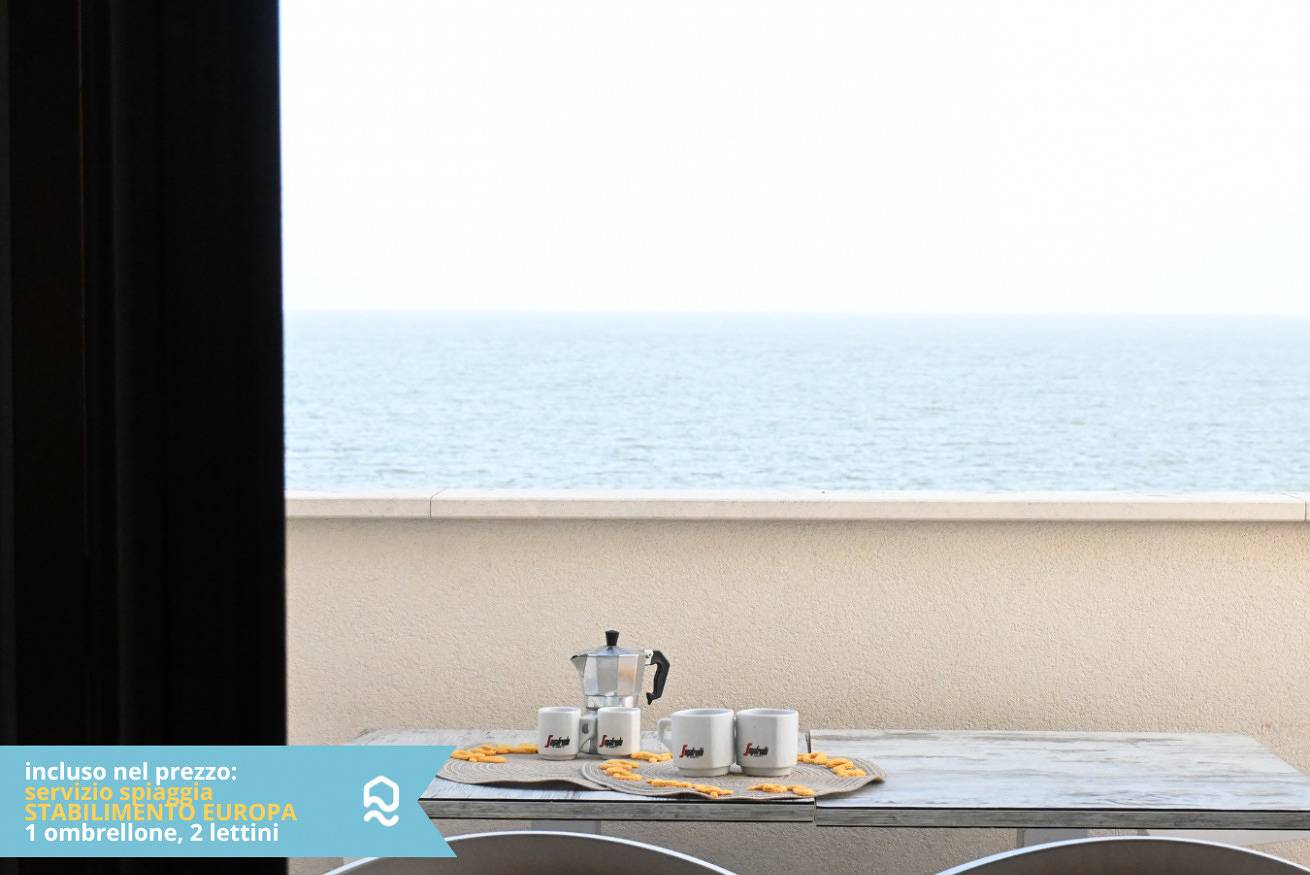 Entire apartment, Rs324 - Marcelli, seafront three-room apartment with beach included in Marcelli, Riviera del Conero