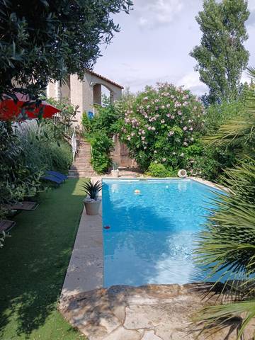 Chambre d’hôte pour 2 personnes, avec jardin et piscine à Puimichel