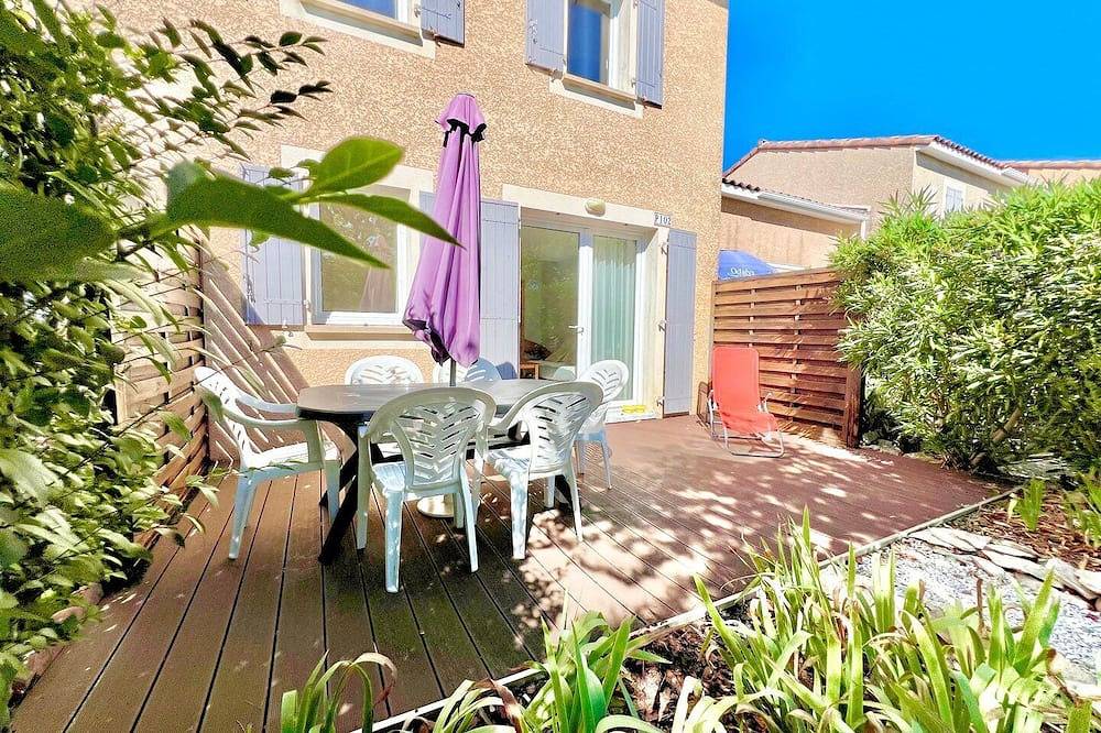 Entire apartment, La Terrasse du Mas, 5 guests Pool in Gard in Calvisson, Nimes region
