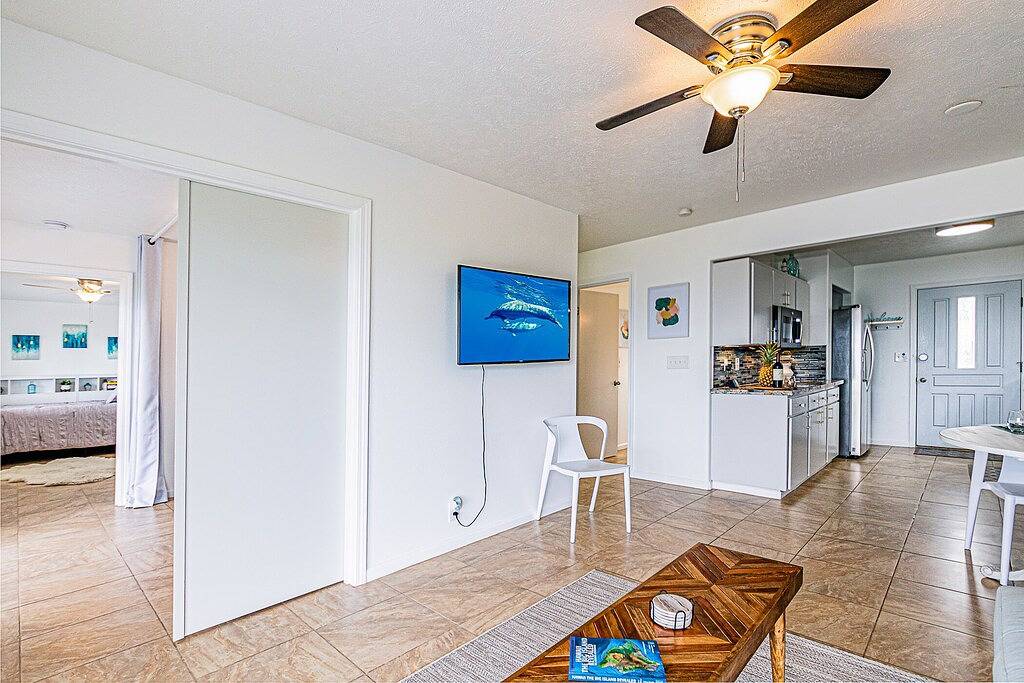 Absolute Oceanfront on Ancient Lava Cliffs! Whales, dolphins, turtles! in Hawaiian Paradise Park, East Puna