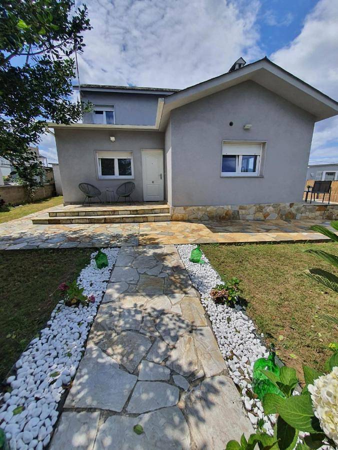 Casa de vacaciones para 6 personas, con jardín además de vistas y terraza, Se admiten mascotas - 1
