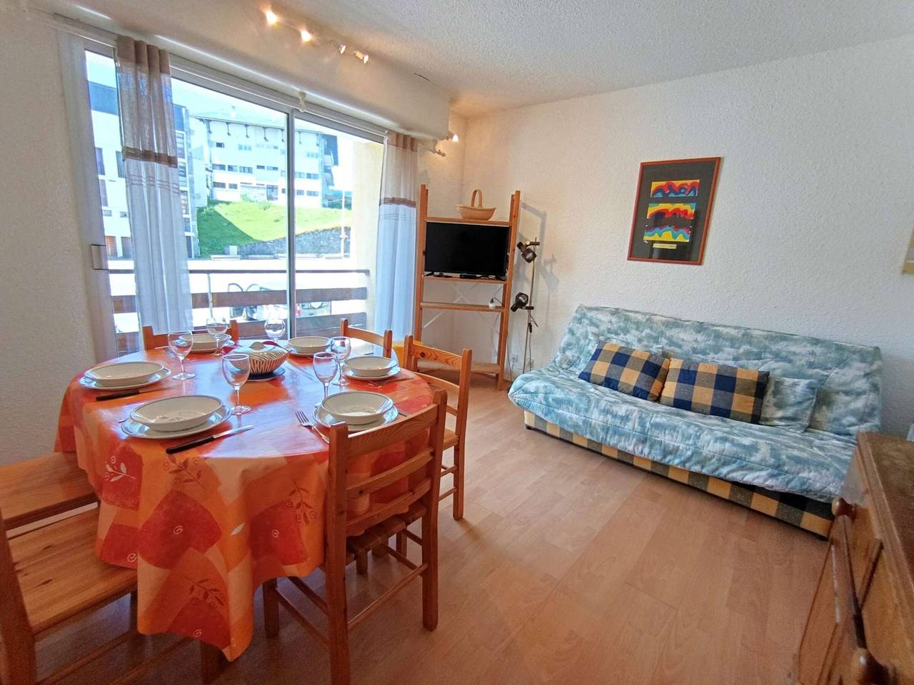 Entire studio, Cozy Studio Cabine for 6 at Pla d'Adet - Balcony, Parking, Ski Locker in Saint-Lary-Soulan, Pyrenees National Park