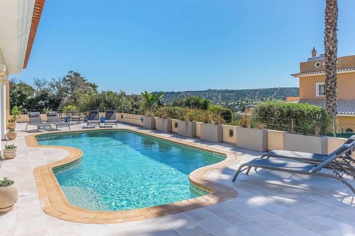 Holiday rental for 6 people, with Hot tub and Terrace as well as Garden in Praia da Luz