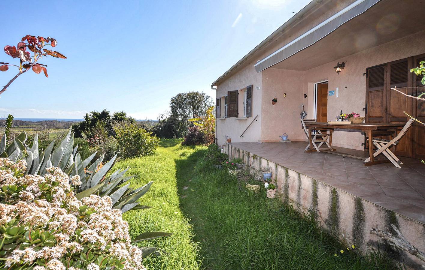 Reizende Ferienwohnung am Meer mit Terrasse und Parkplatz, in Strandnähe in San-Giuliano, Corte und Umgebung