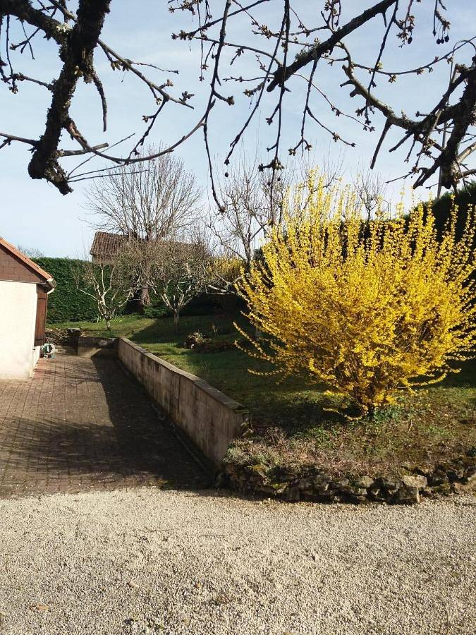 Gîte pour 3 personnes, avec Terrasse ainsi que Jardin et Vue à Boulazac