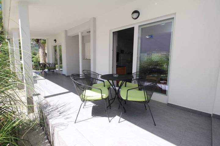 Appartement entier, Appartement de vacances pour 4 personnes avec balcon/terrasse in Vela plaža, Baška
