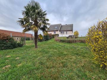 Gîte pour 10 personnes, avec balcon ainsi que jardin et jacuzzi dans le Cantal