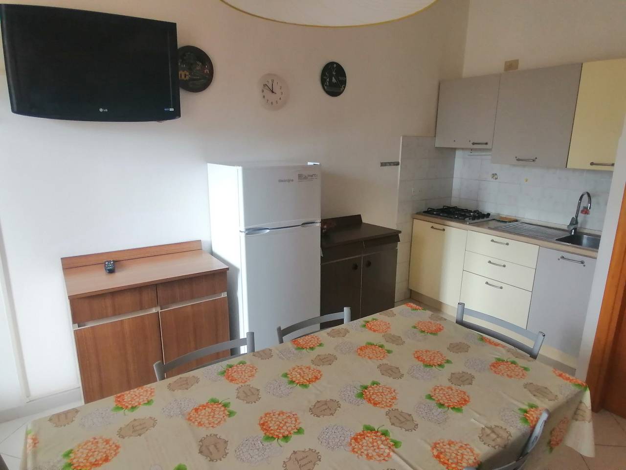 Geheel appartement, Appartement 'Euroholiday 1G' met privé terras en Wi-Fi in Lido di Jesolo, Jesolo