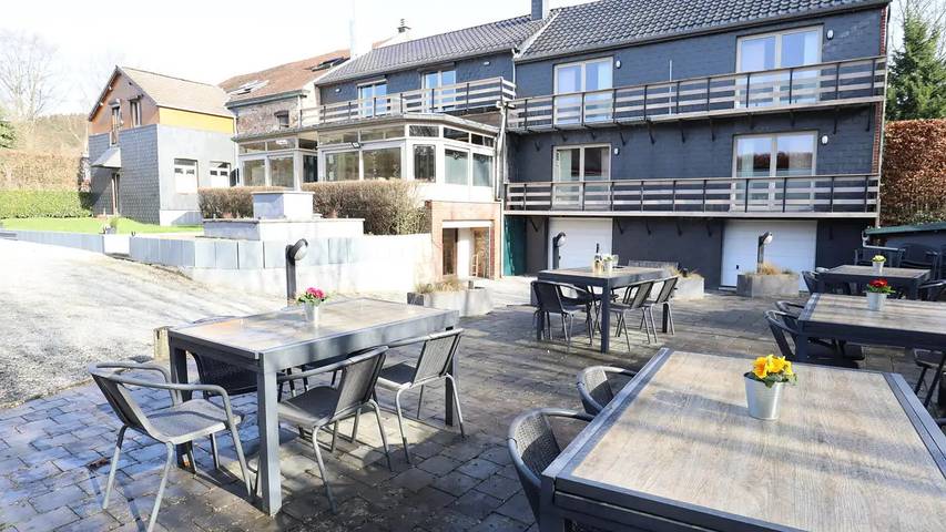 Location de vacances pour 37 personnes, avec jardin dans Polleur