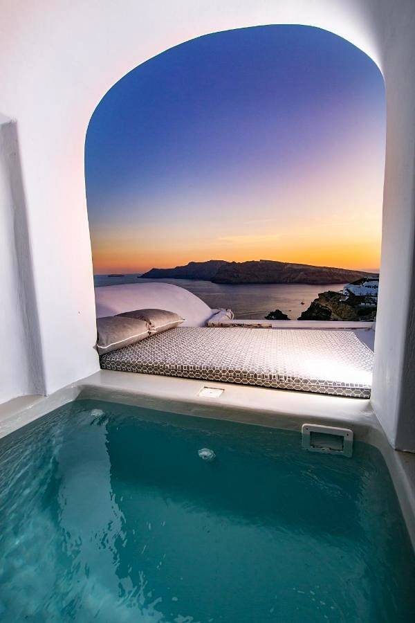 Kaleidoscope Cave Houses in Oia, Santorin