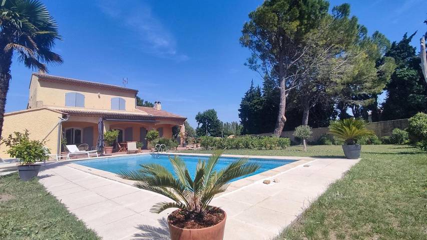 Location de vacances pour 2 personnes, avec terrasse ainsi que jardin et piscine à Sérignan-du-Comtat - 2