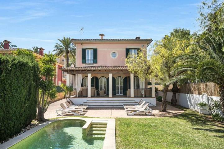 Villa voor 7 personen, with Terras and Tuin as well as Zwembad in El Arenal