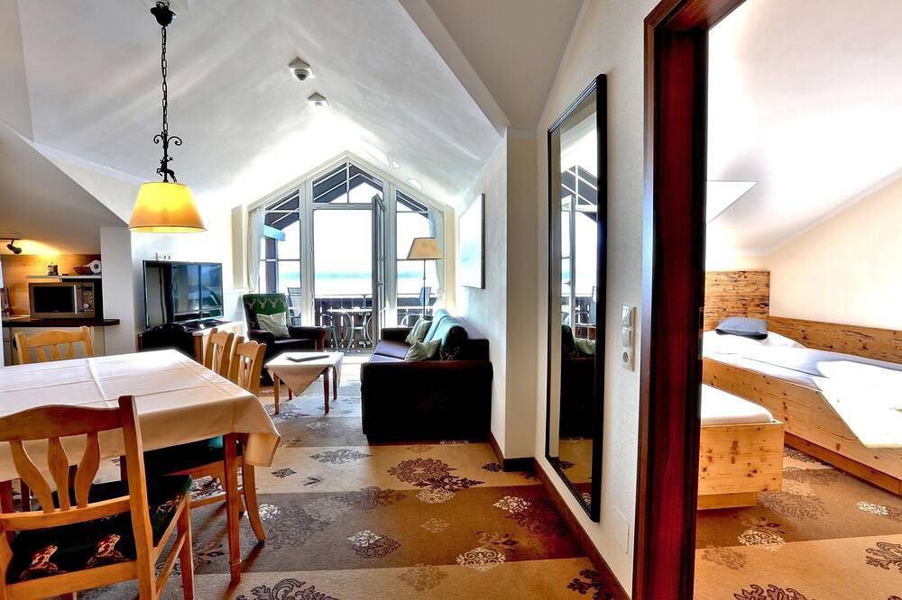 Ganze Wohnung, 3-Zimmer-Appartement Alpina Penthouse, 75 qm, max. 4 Personen in Hopfen am See, Bayerisch Schwaben