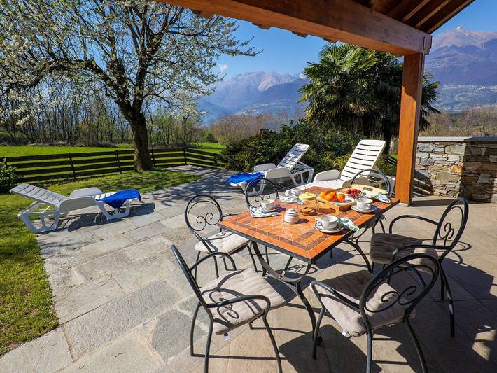 Ferienwohnung für 8 Personen, mit Balkon und Terrasse sowie Garten und Kinderpool in Colico - 2