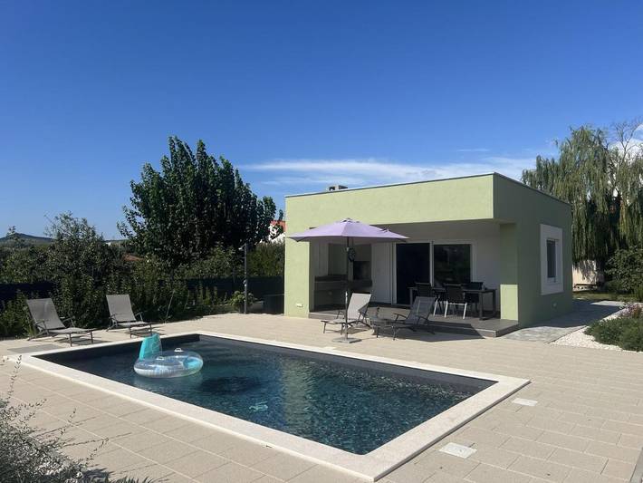 Villa voor 4 personen, with zwembad and uitzicht as well as tuin in Zadar