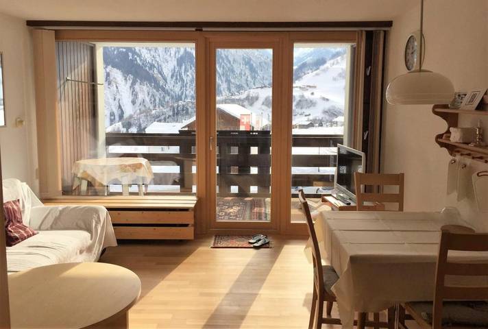 Ferienwohnung für 2 Personen, mit Pool und Ausblick sowie Balkon in Disentis