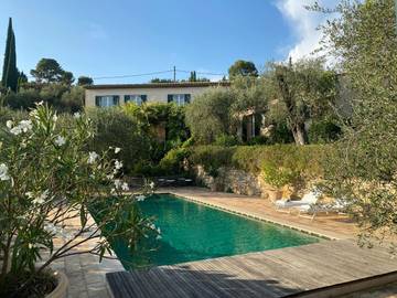 Cottage pour 2 personnes, avec piscine ainsi que jardin et vue à Opio