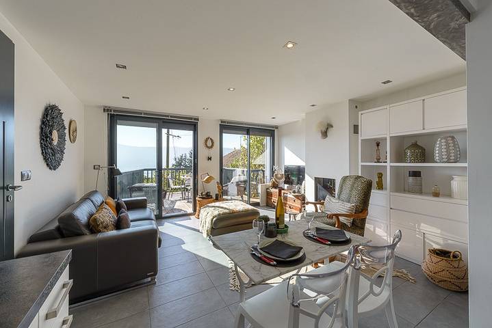 Chalet pour 4 personnes, avec Balcon ainsi que Terrasse et Vue sur le lac sur le Lac d'Annecy