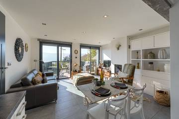 Chalet pour 4 personnes, avec balcon et vue sur le lac sur le Lac d'Annecy